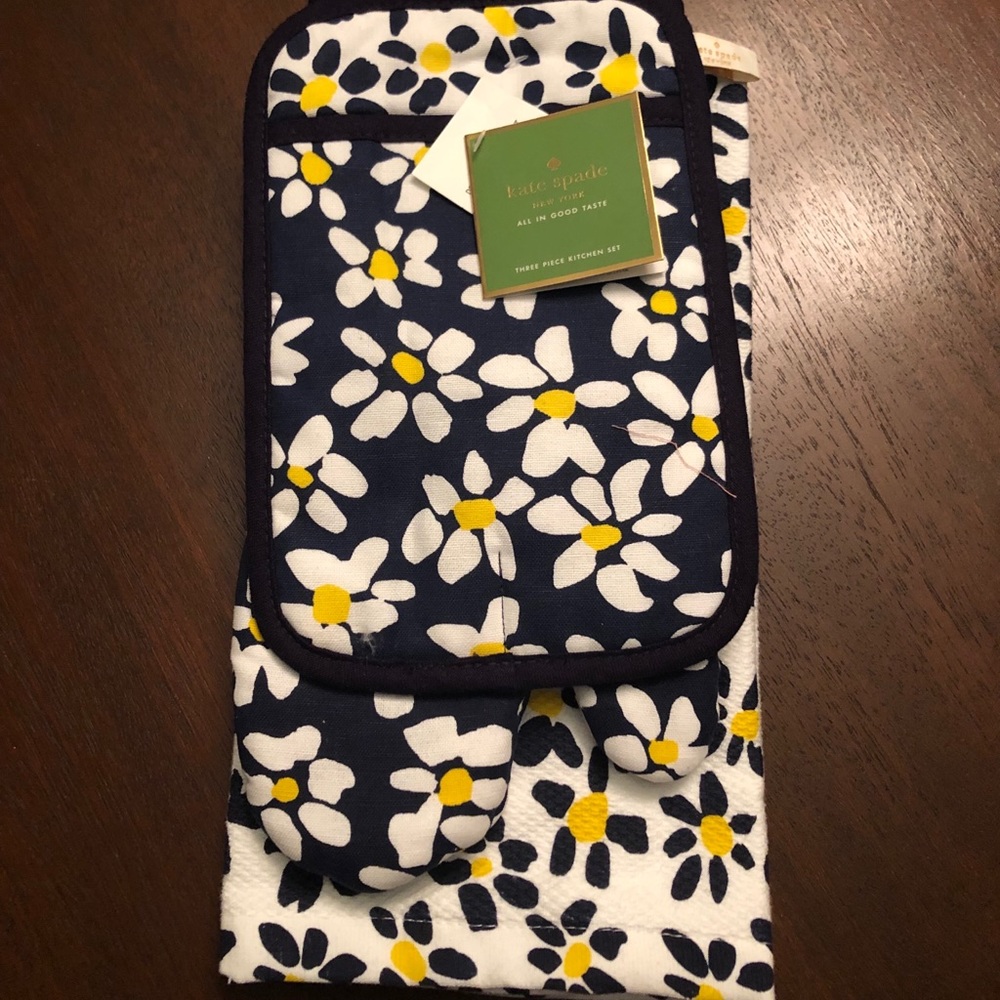 Kate Spade NWT 3pc Set Hot Pad/Oven Mitt/Towel